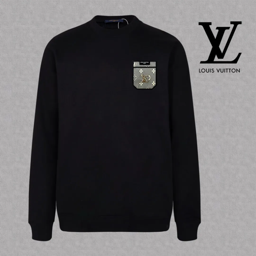 🅿️250 hot style on the shelves🔥❗ 💫〖Louis Vuitton LV〗 Fashionable round neck sweatshirt, casually matched with various styles, it is perfectly handsome😎The whole dress is made of double waistcoats, which makes the whole dress more three-dimensional. Not ordinary factories can do such fine work. The 2025 spring style counters are on sale, exquisite round neck terry sweatshirt, high-end double-strand pure cotton Customized drawstring ribs are dyed in the same vat and are complete with three standards. The chest craftsmanship adopts a simple and elegant pattern on the chest, which is easy to control for any age group! Fit and comfortable! Customized thickened 440g terry sweatshirt fabric, soft and comfortable to the touch, with a three-dimensional shape! 🙌🏻 It’s also very breathable, so it’s a versatile style that can be worn with any outfit! ✔Color: Black White Apricot Size: S M L XL 2XL